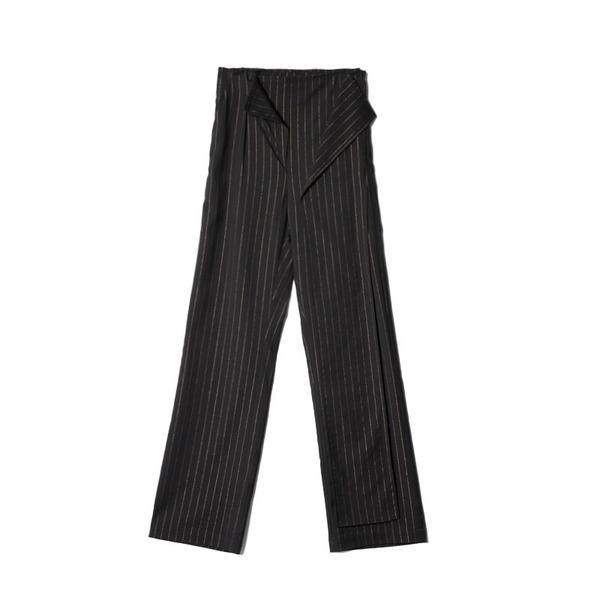 Well Tailored Pants with a Graceful Silhouette