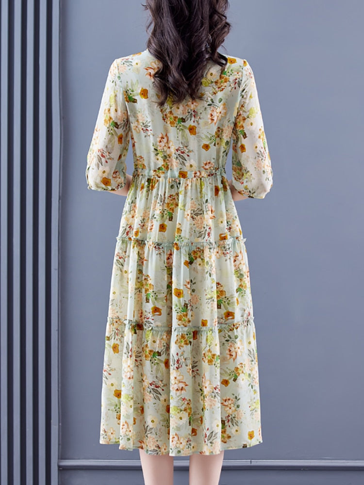 Classic Vintage Dress with a Flattering Fit