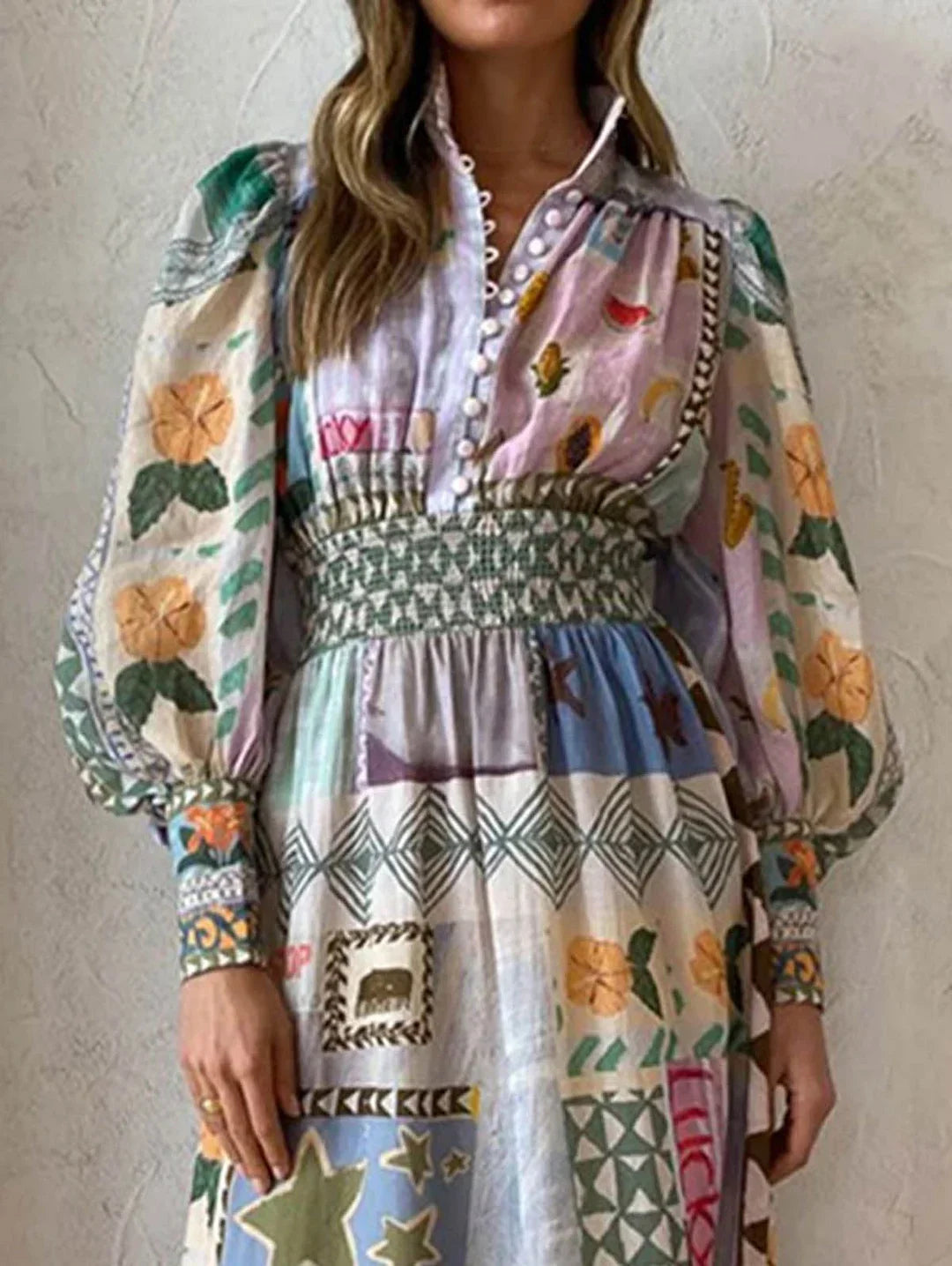 Beautifully Finished Dress in a Timeless Design