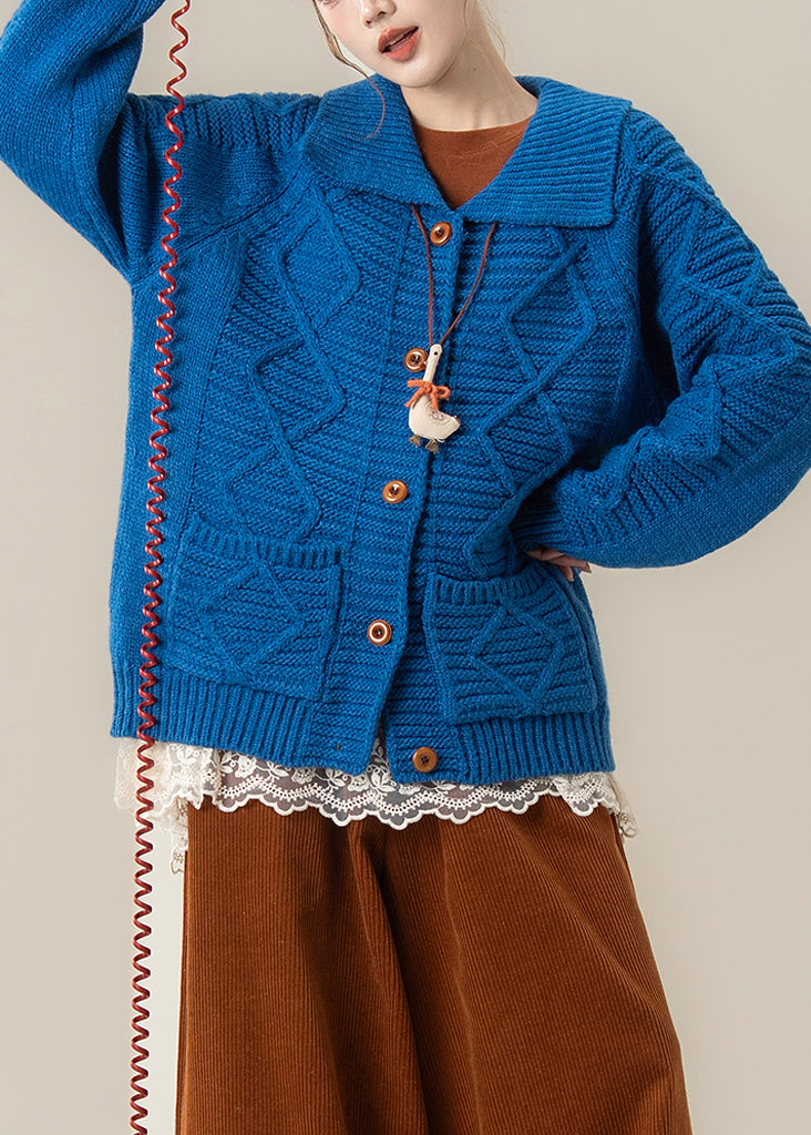 Well Tailored Coat with a Graceful Silhouette