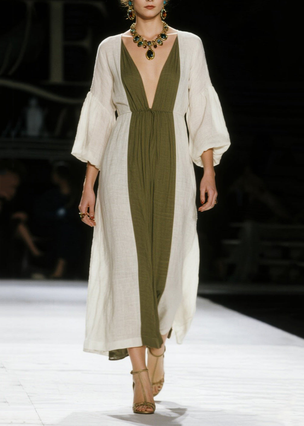 Classic Vintage Dress with a Flattering Fit