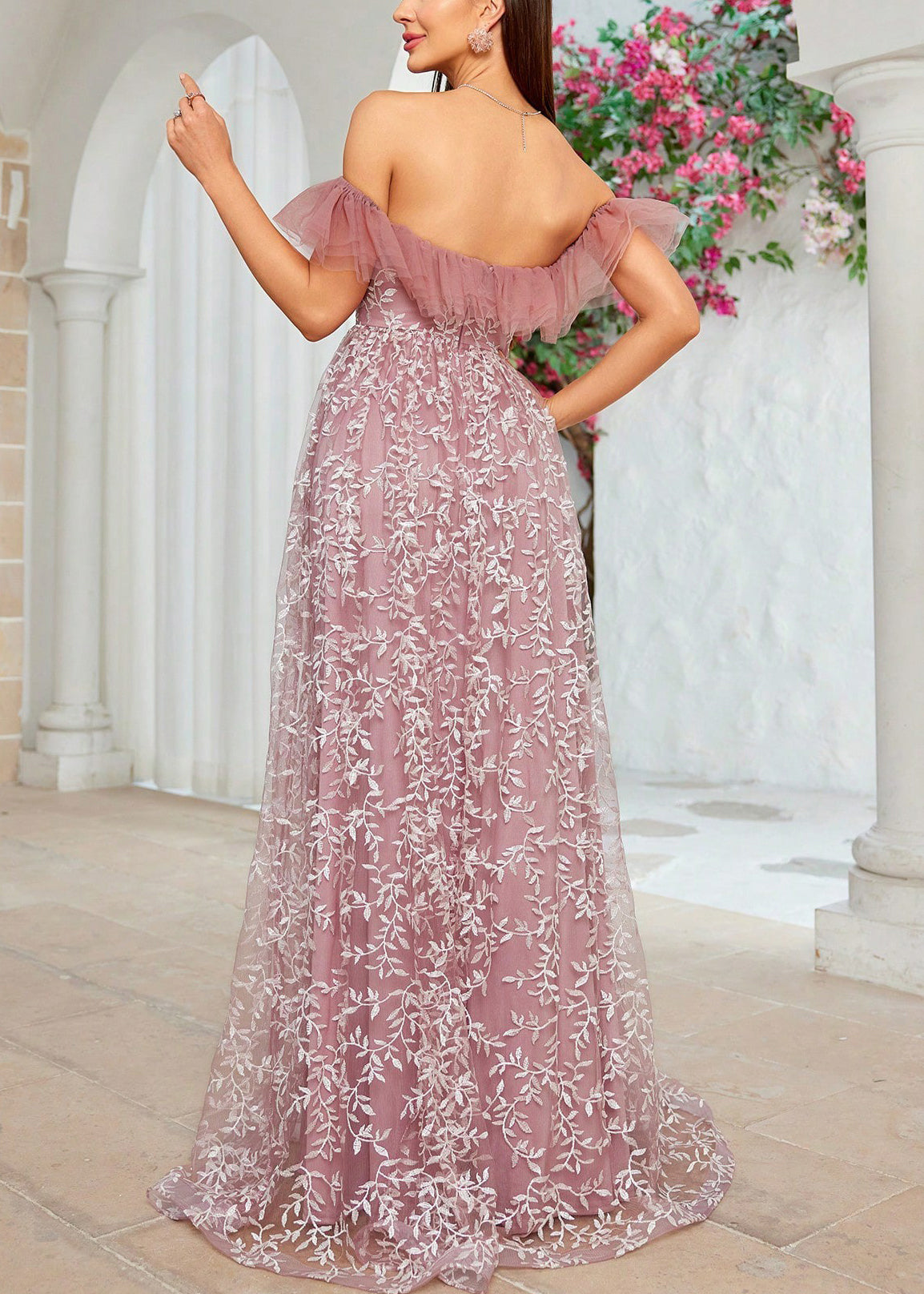Gracefully Styled Dress for Any Occasion