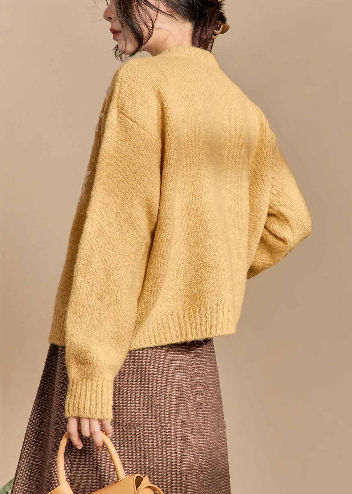 Gracefully Styled Cardigan for Any Occasion