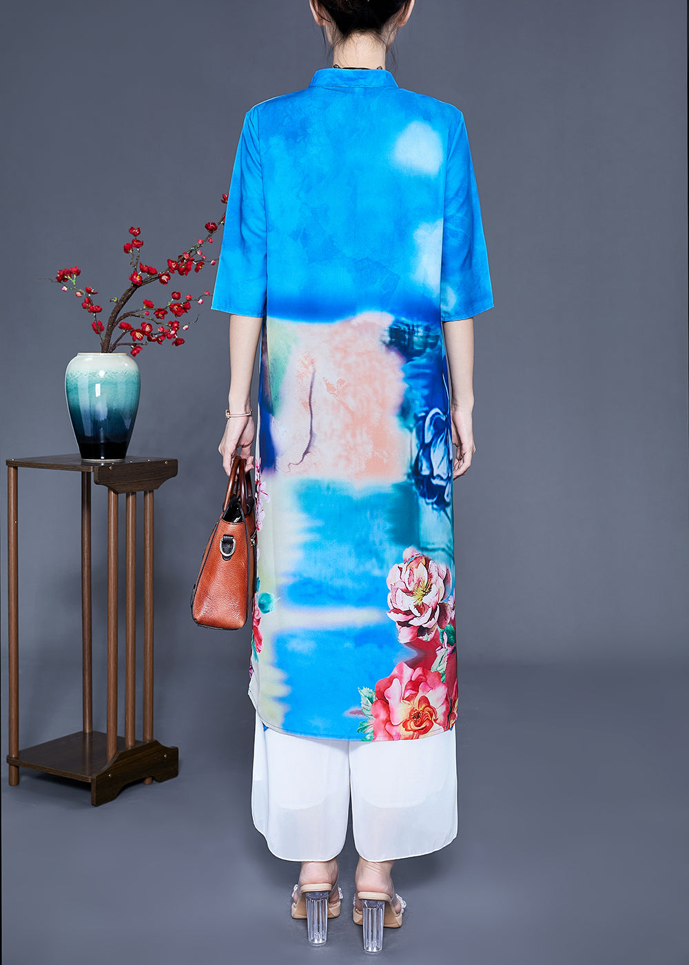 Effortlessly Elegant Garment with a Timeless Design