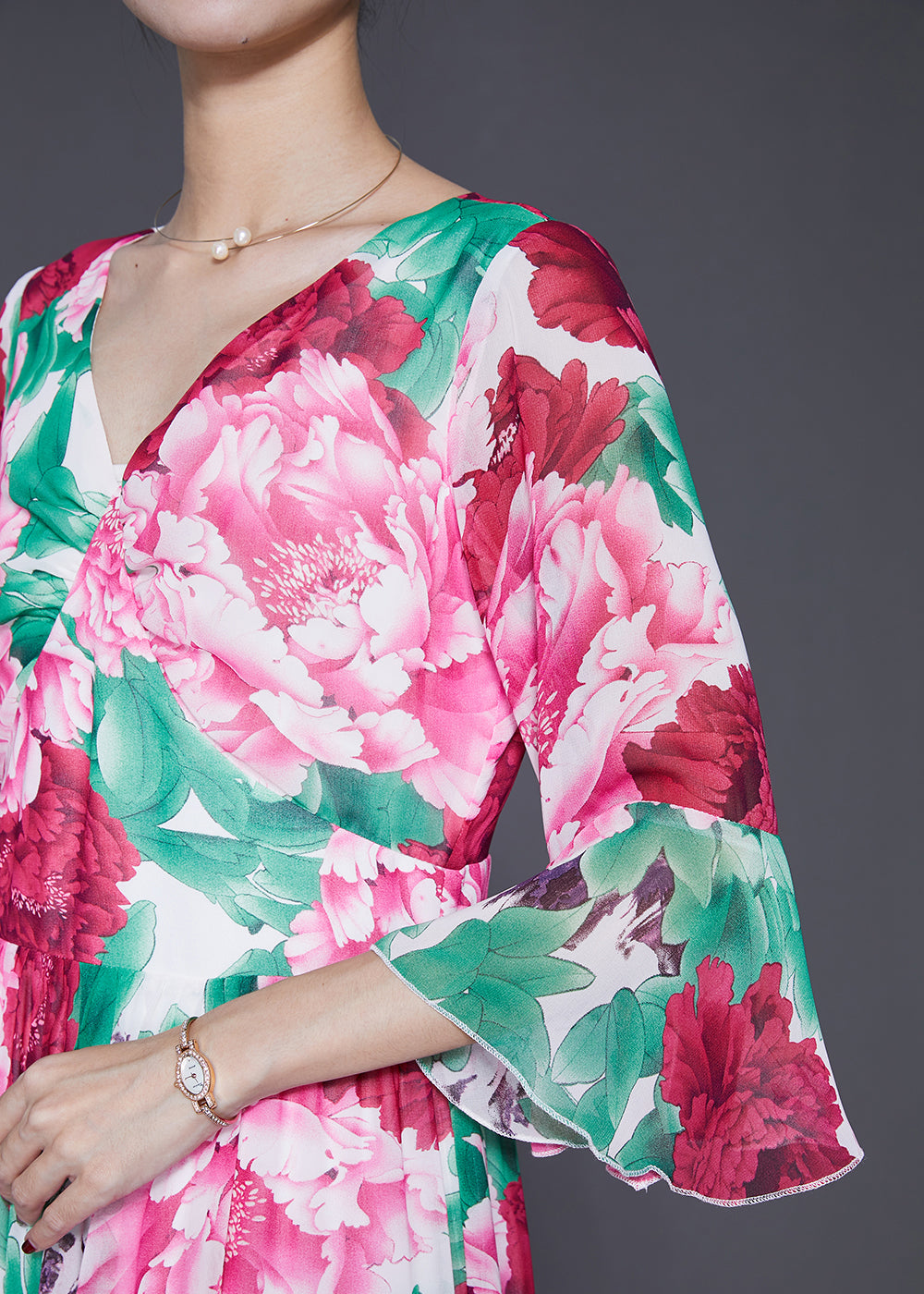 Well Tailored Dress with a Graceful Silhouette