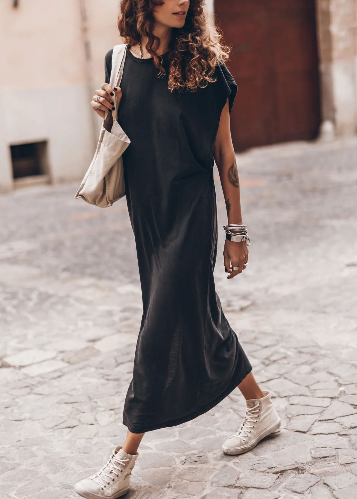 Beautifully Finished Dress in a Timeless Design