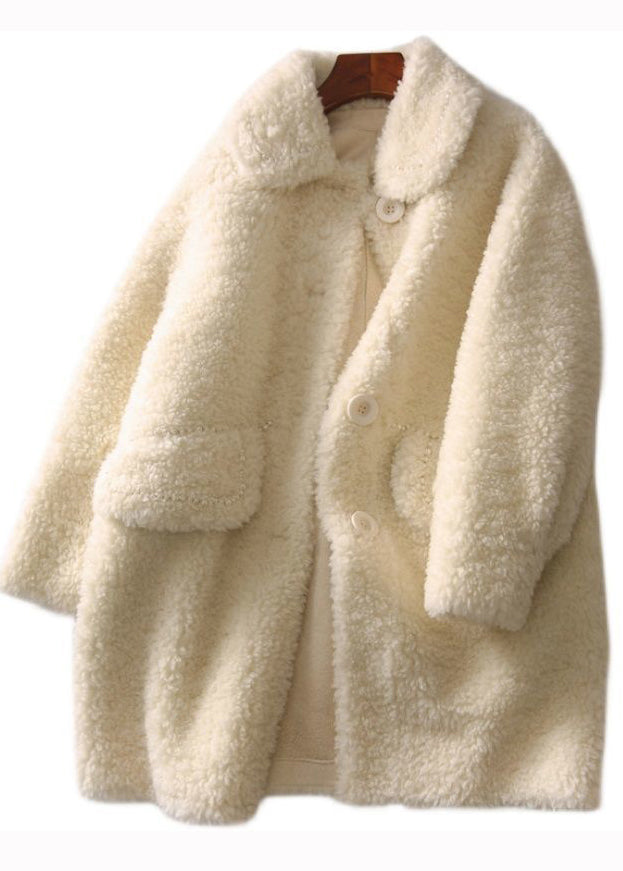Well Tailored Coat with a Graceful Silhouette