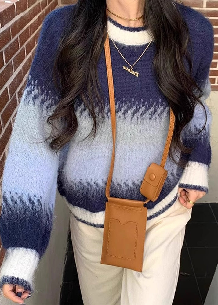 Effortlessly Elegant Sweater with a Timeless Design