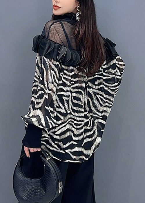 Effortlessly Elegant Top with a Timeless Design
