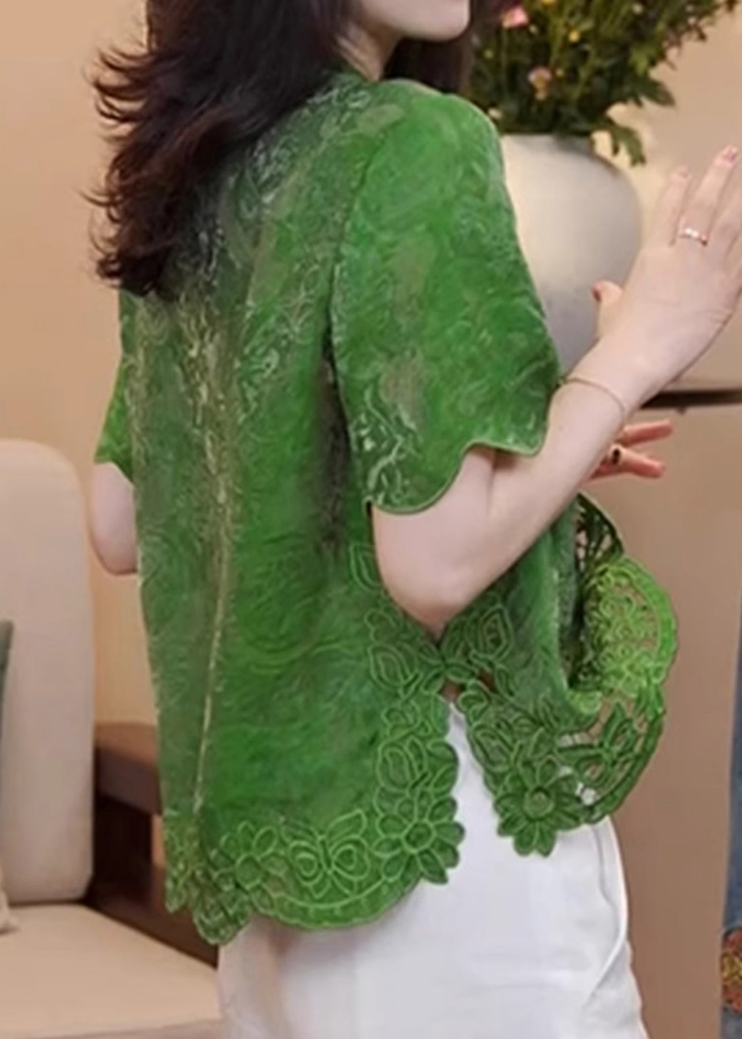 Effortlessly Elegant Blouse with a Timeless Design