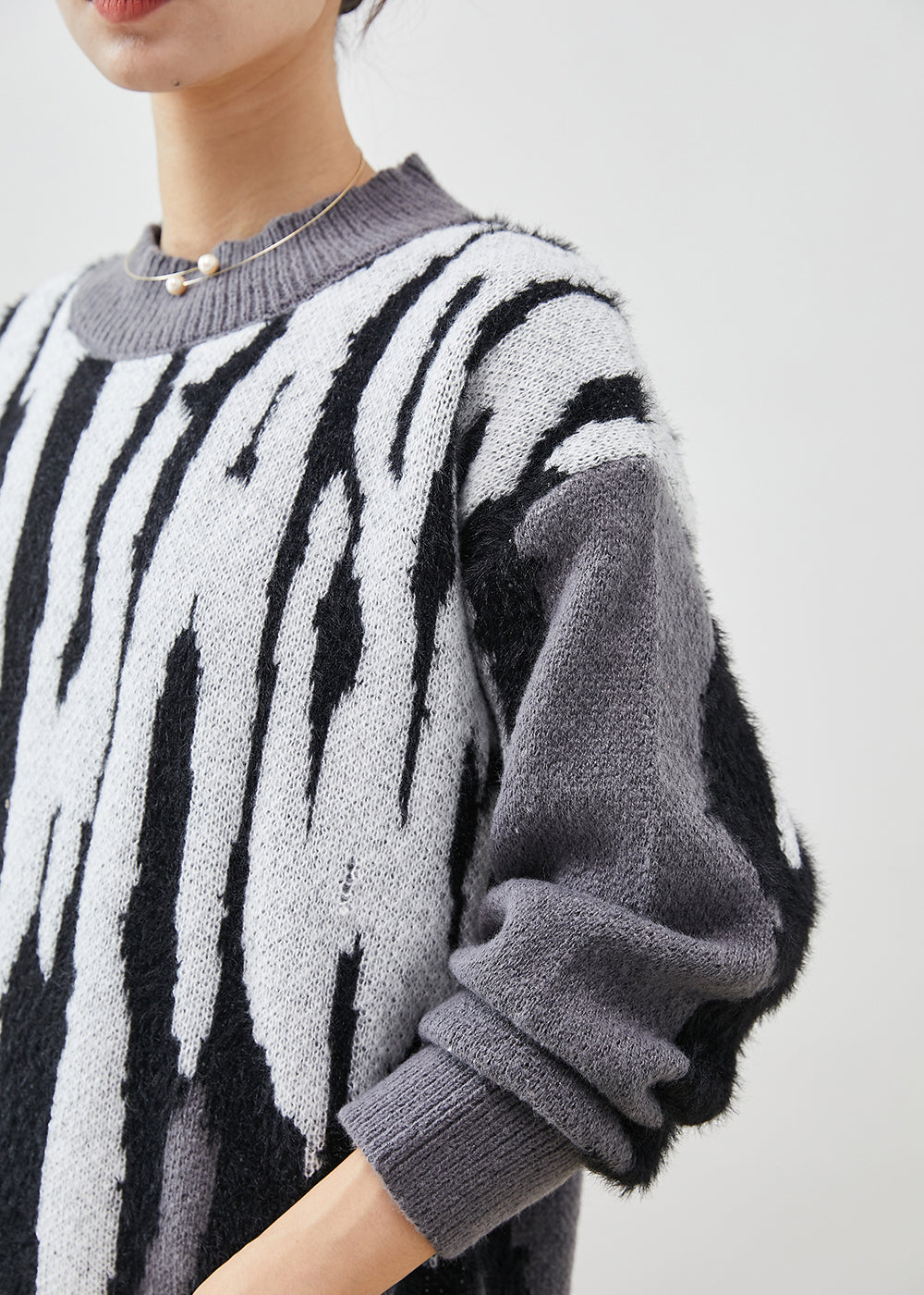 Effortlessly Elegant Pullover with a Timeless Design