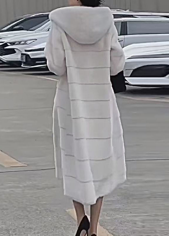 Well Tailored Coat with a Graceful Silhouette
