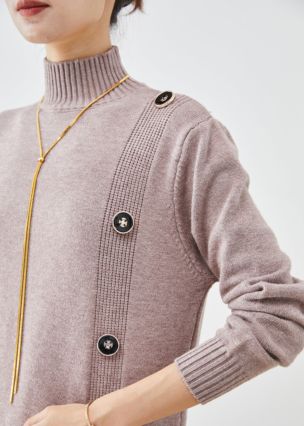 Well Tailored Sweater with a Graceful Silhouette