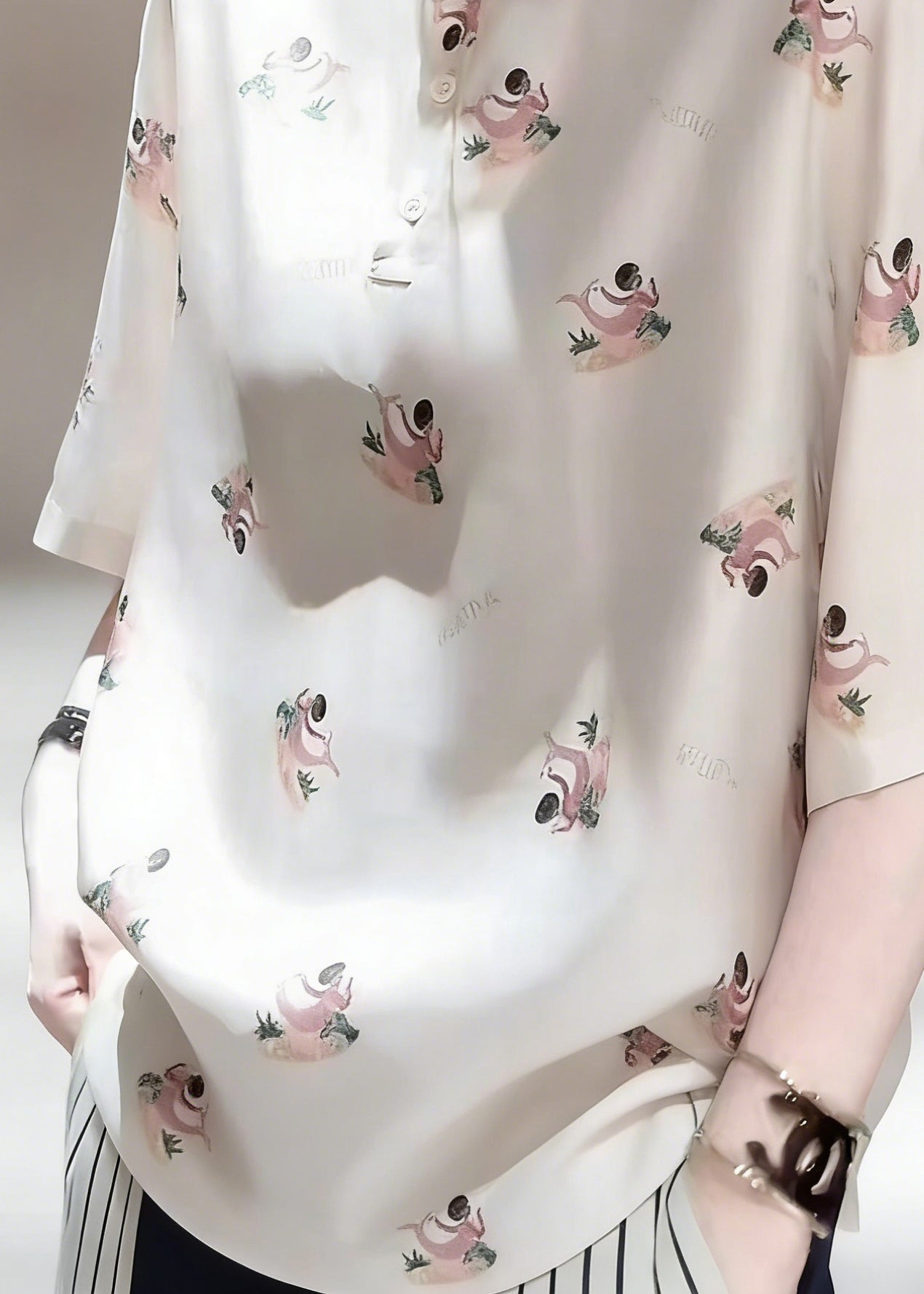 Effortlessly Elegant Shirt with a Timeless Design