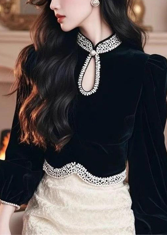Well Tailored Top with a Graceful Silhouette