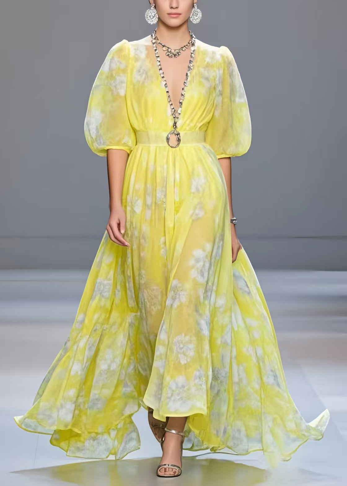 Beautifully Finished Dress in a Timeless Design