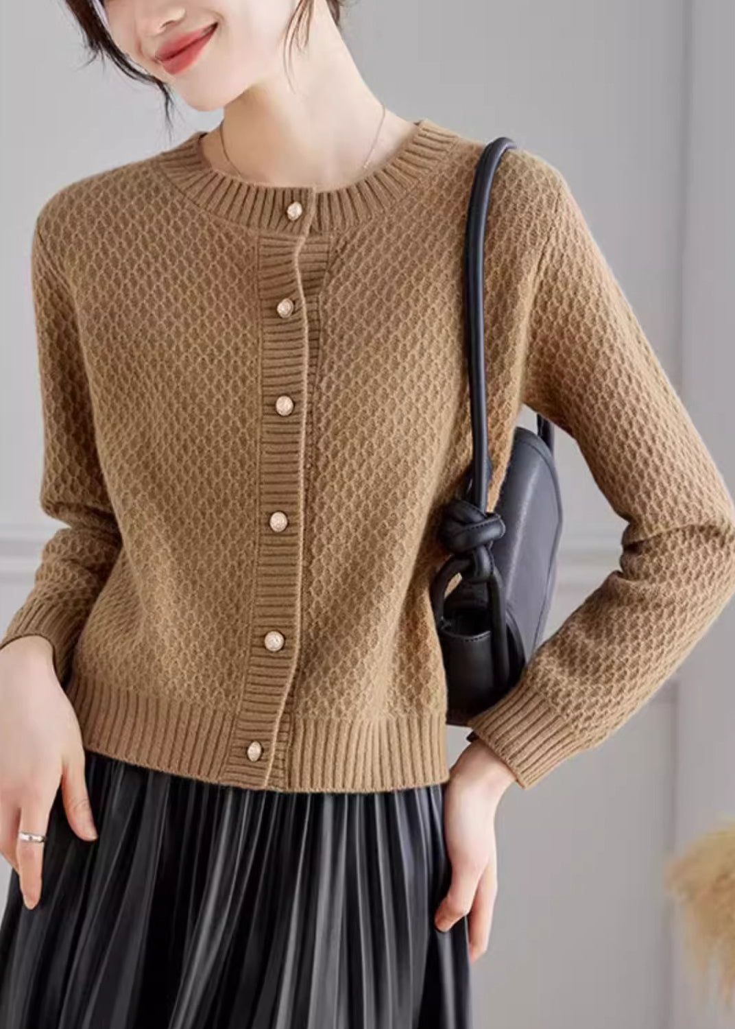 Well Tailored Cardigan with a Graceful Silhouette