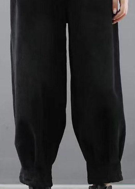 Effortlessly Elegant Pants with a Timeless Design