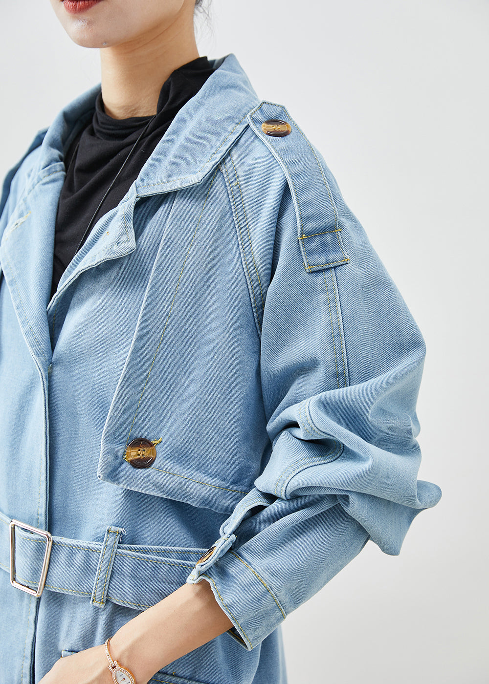 Well Tailored Coat with a Graceful Silhouette