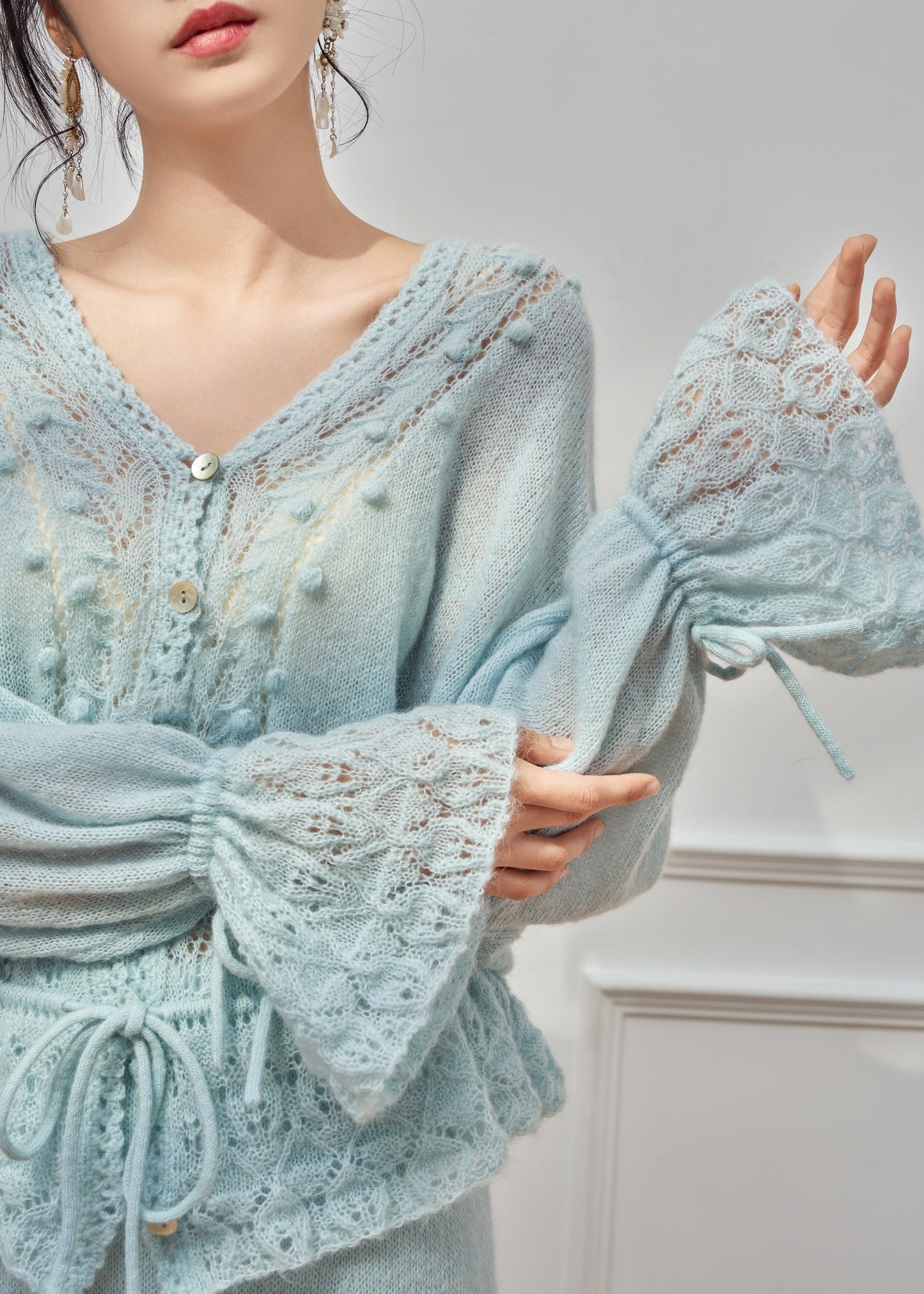 Well Tailored Sweater with a Graceful Silhouette