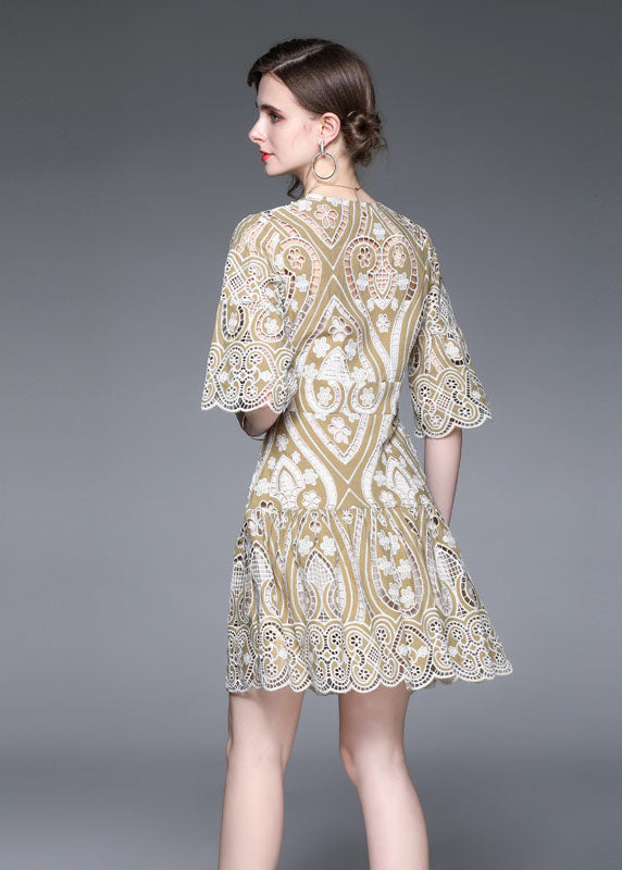 Beautifully Finished Dress in a Timeless Design