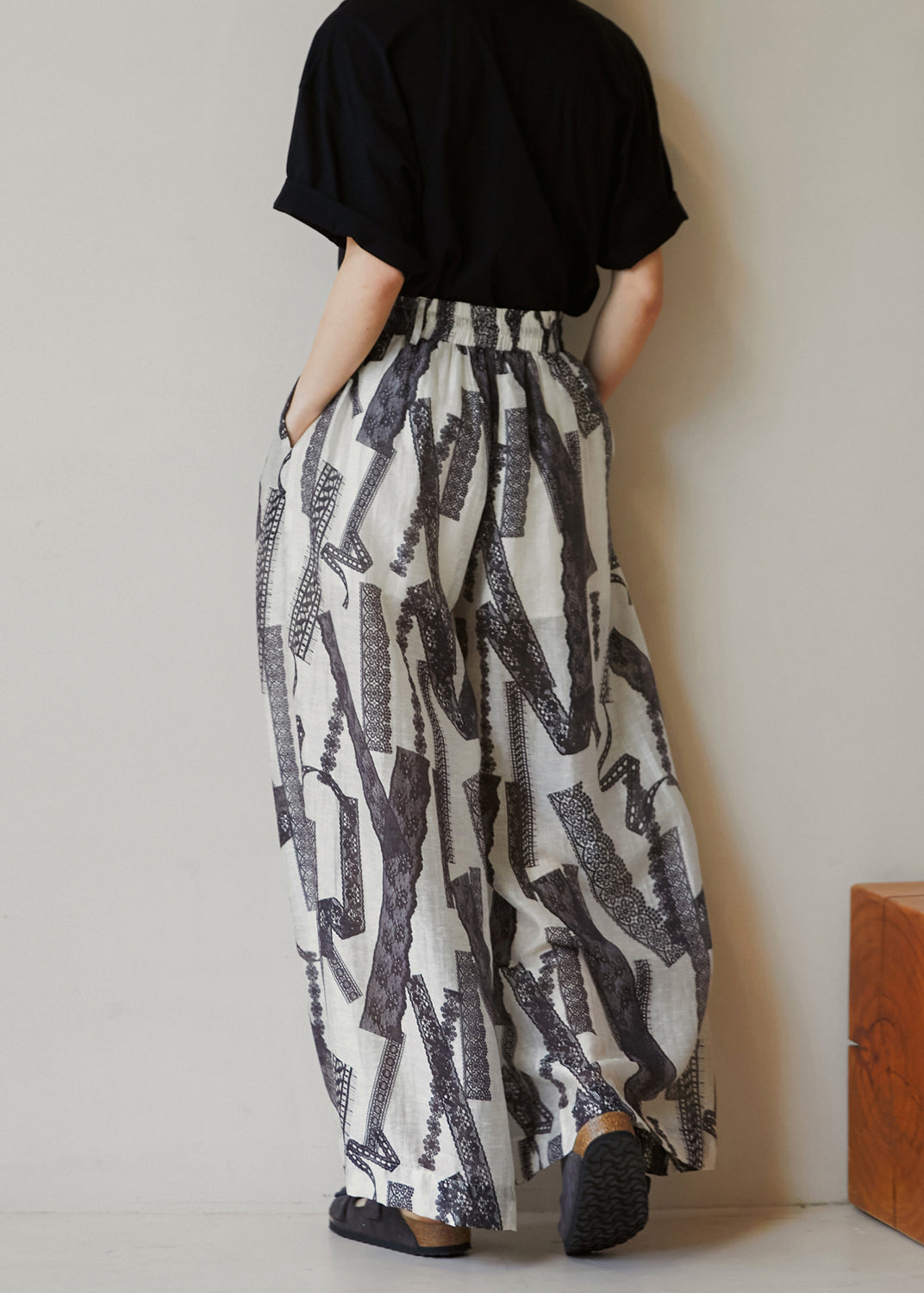 Well Tailored Pants with a Graceful Silhouette