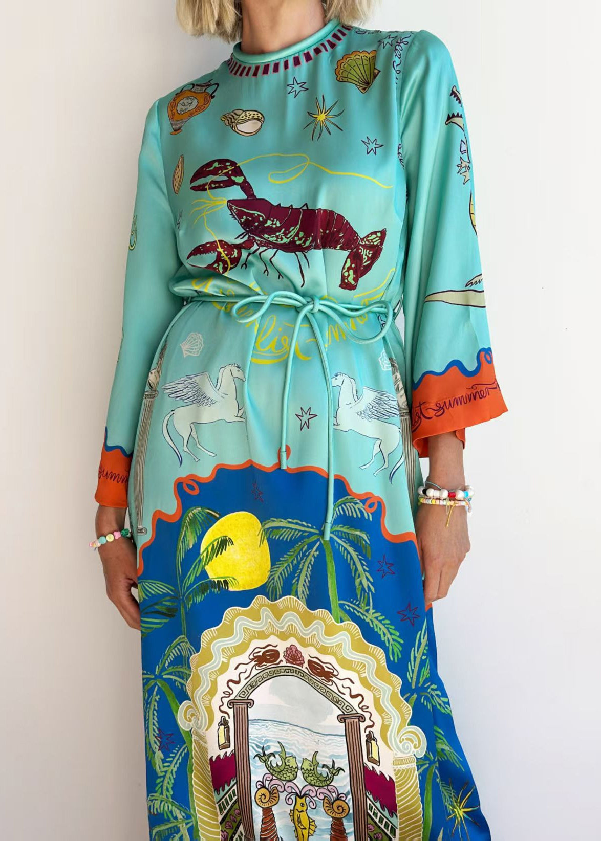 Effortlessly Elegant Dress with a Timeless Design