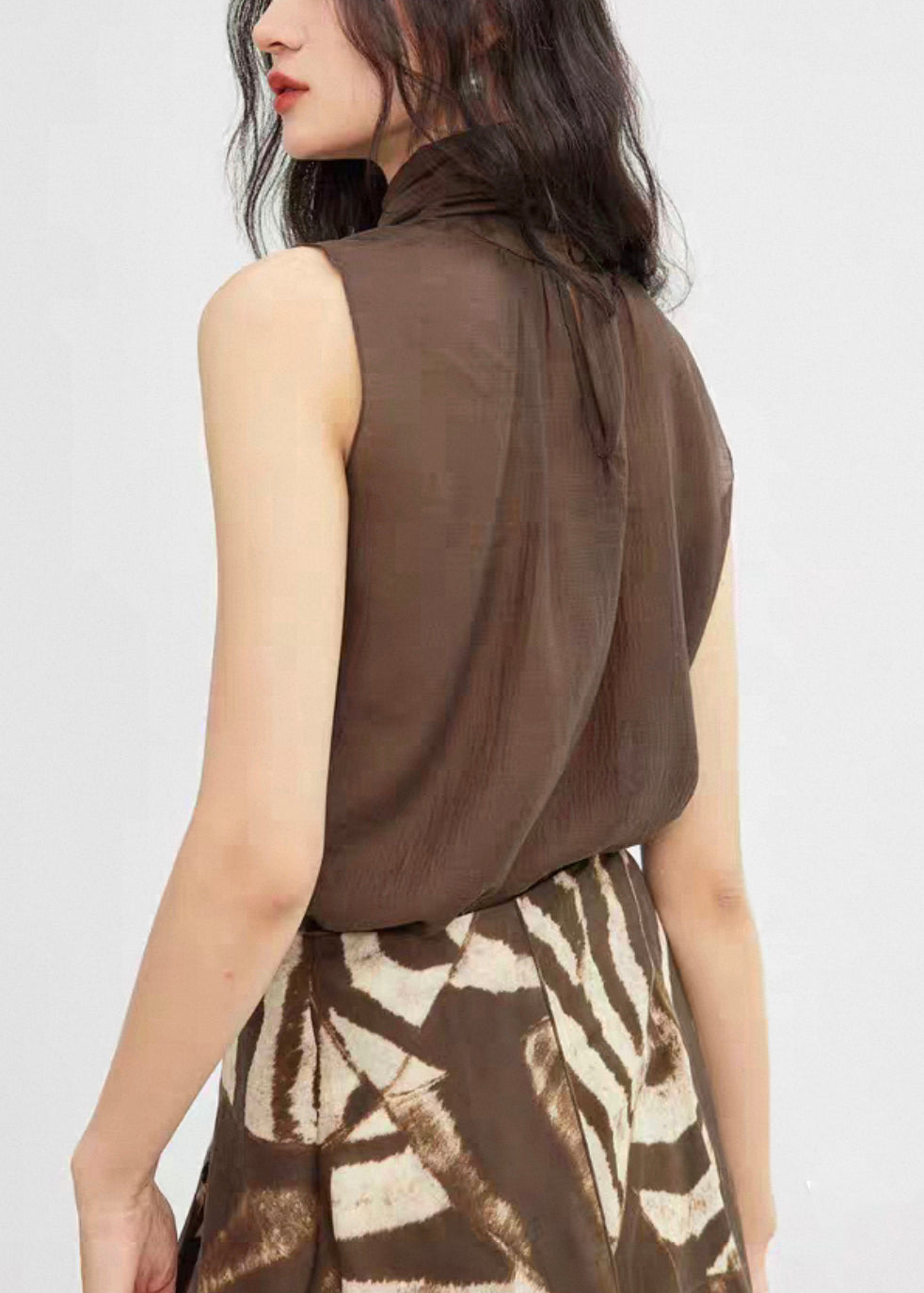 Well Tailored Top with a Graceful Silhouette