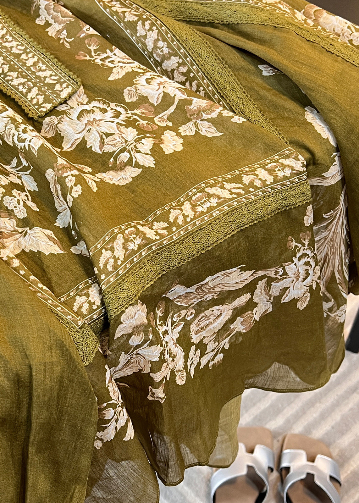 Beautifully Crafted Blouse in a Classic Style