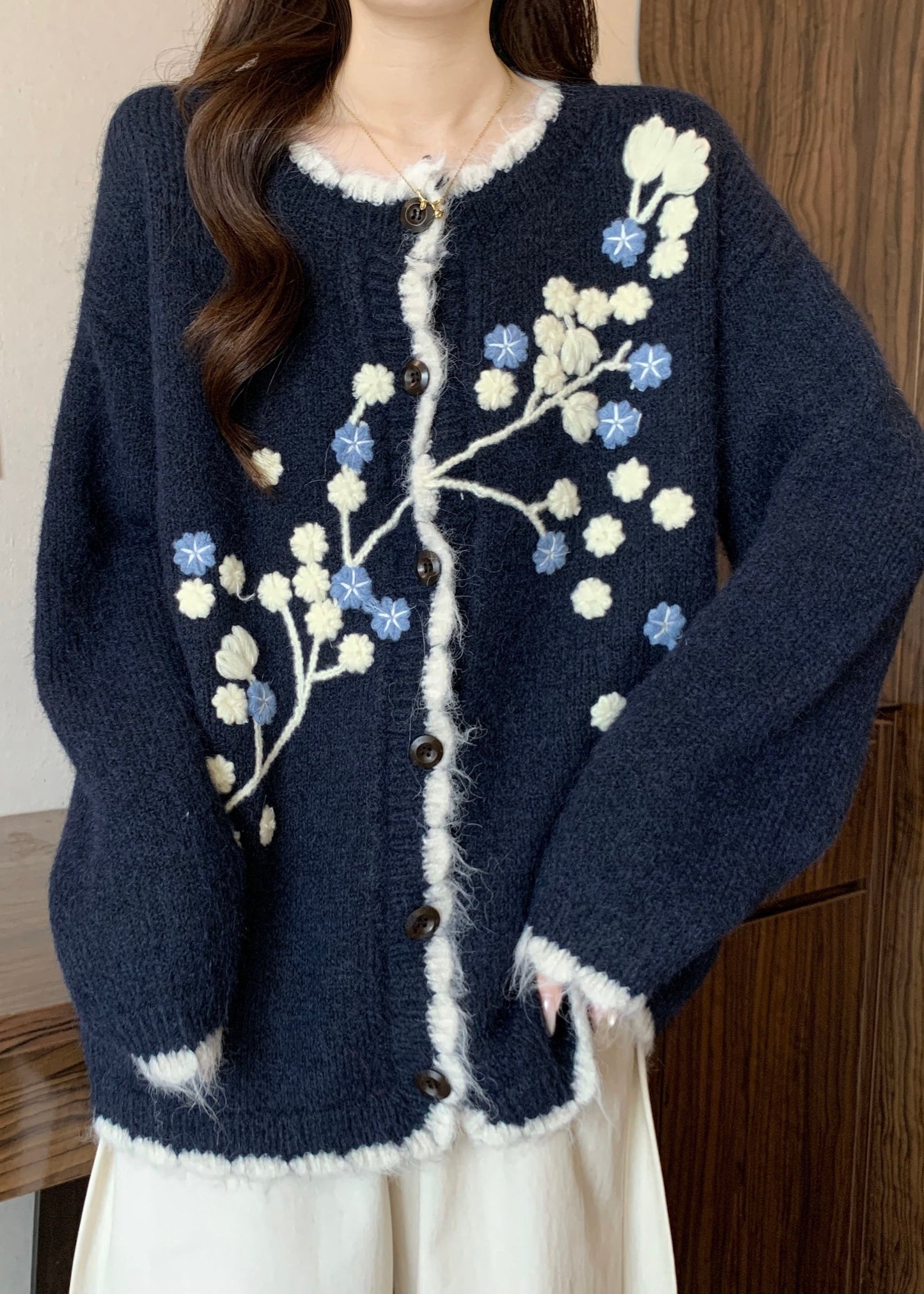 Elegantly Styled Cardigan for Everyday Wear
