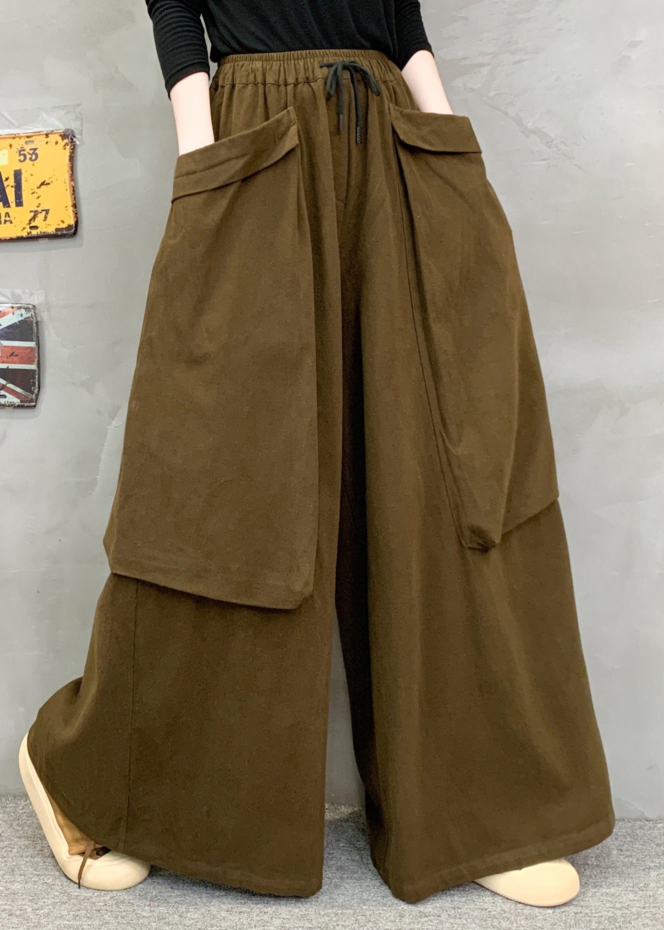 Well Tailored Pants with a Graceful Silhouette