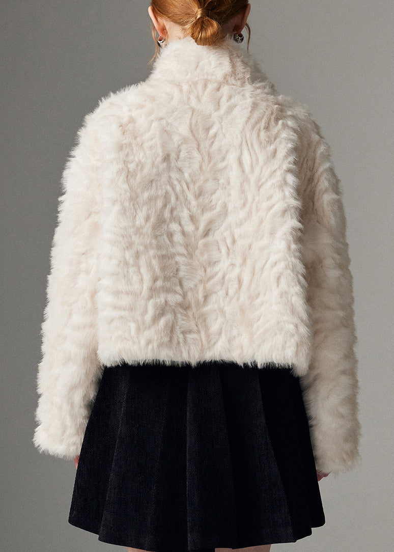 Effortlessly Elegant Coat with a Timeless Design
