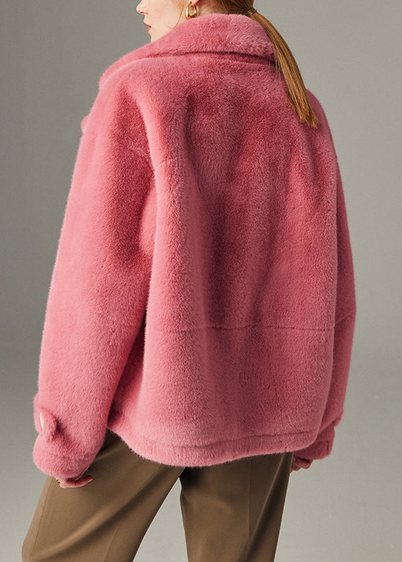 Well Tailored Coat with a Graceful Silhouette