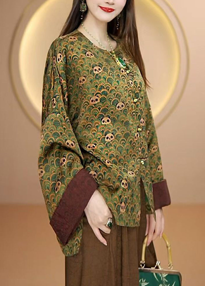 Beautifully Finished Coat in a Timeless Design