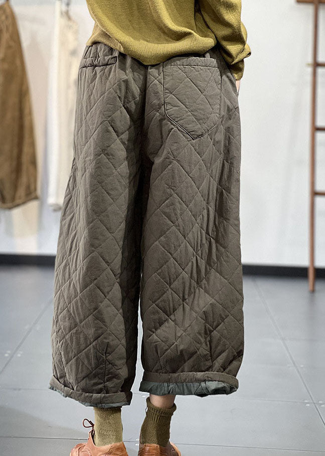 Effortlessly Elegant Pants with a Timeless Design