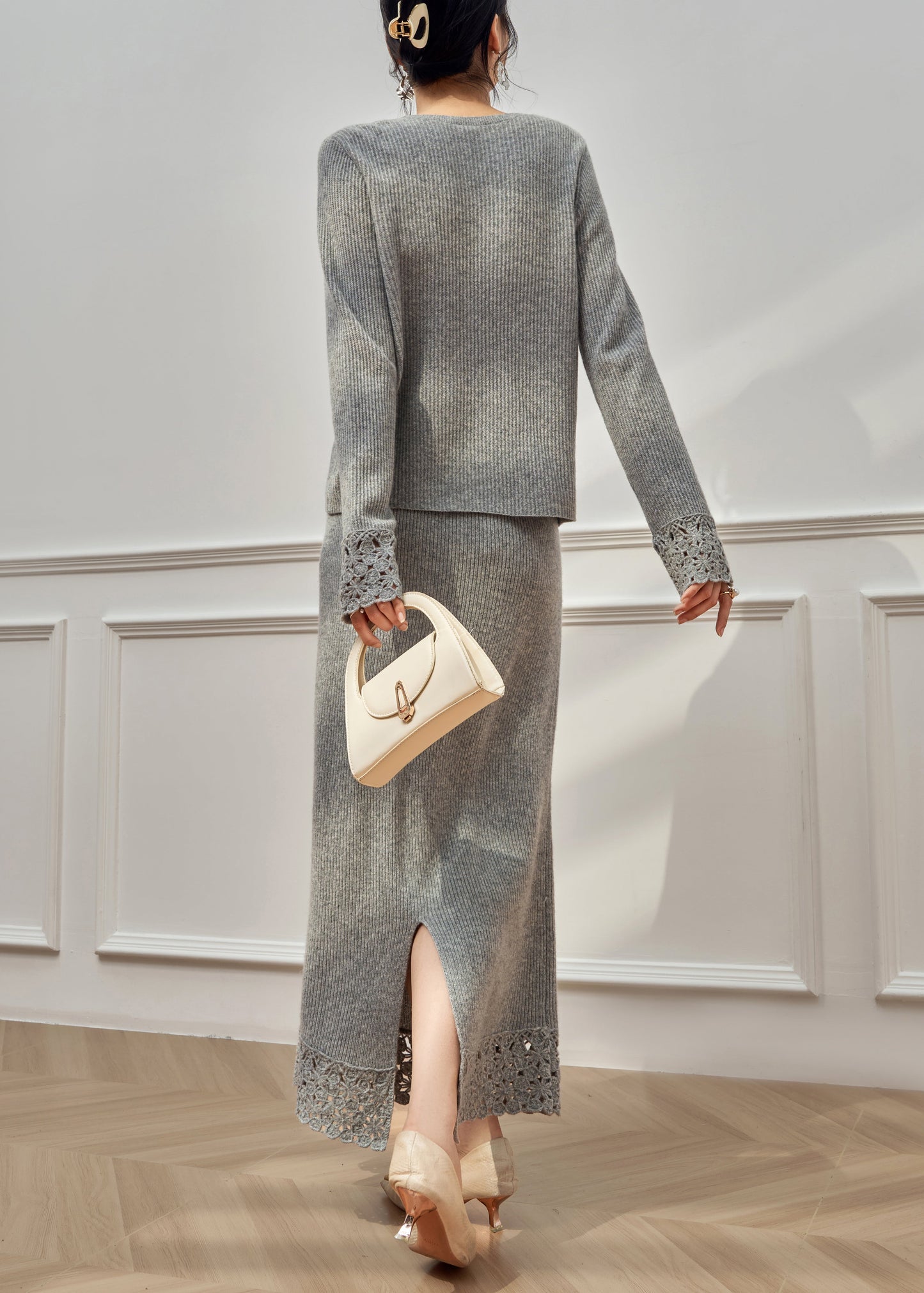 Effortlessly Elegant Sweater with a Timeless Design