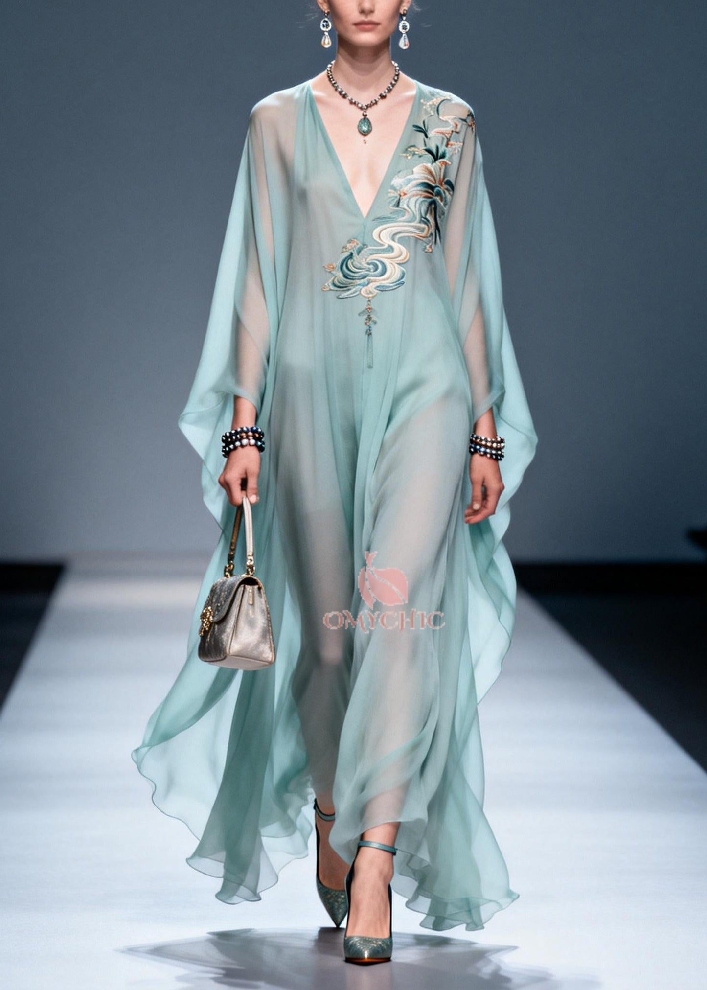 Well Tailored Dress with a Graceful Silhouette