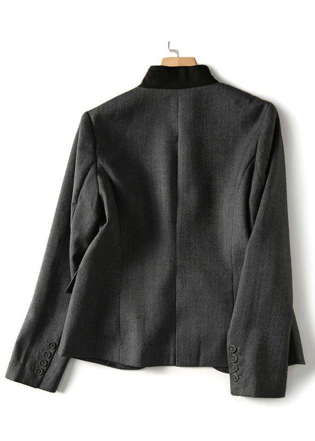 Well Tailored Coat with a Graceful Silhouette