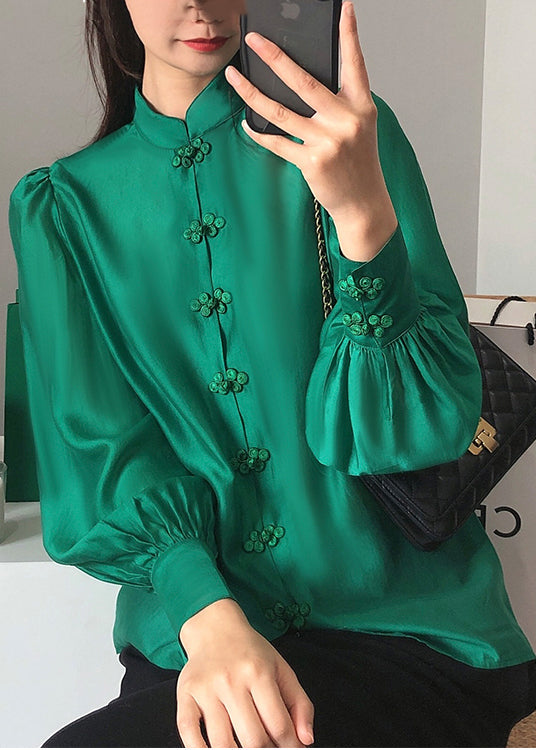Well Tailored Blouse with a Graceful Silhouette