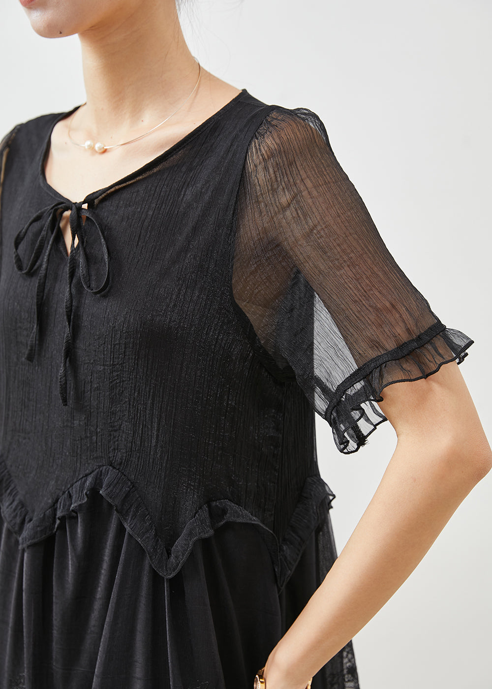 Effortlessly Elegant Dress with a Timeless Design