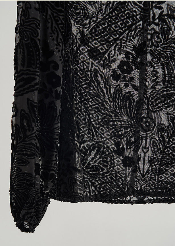 Well Tailored Blouse with a Graceful Silhouette