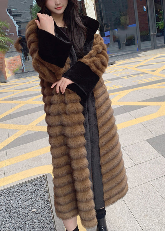 Well Tailored Coat with a Graceful Silhouette