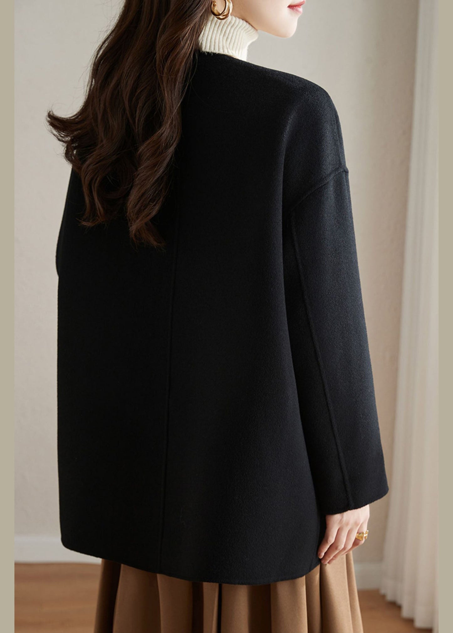 Effortlessly Elegant Coat with a Timeless Design