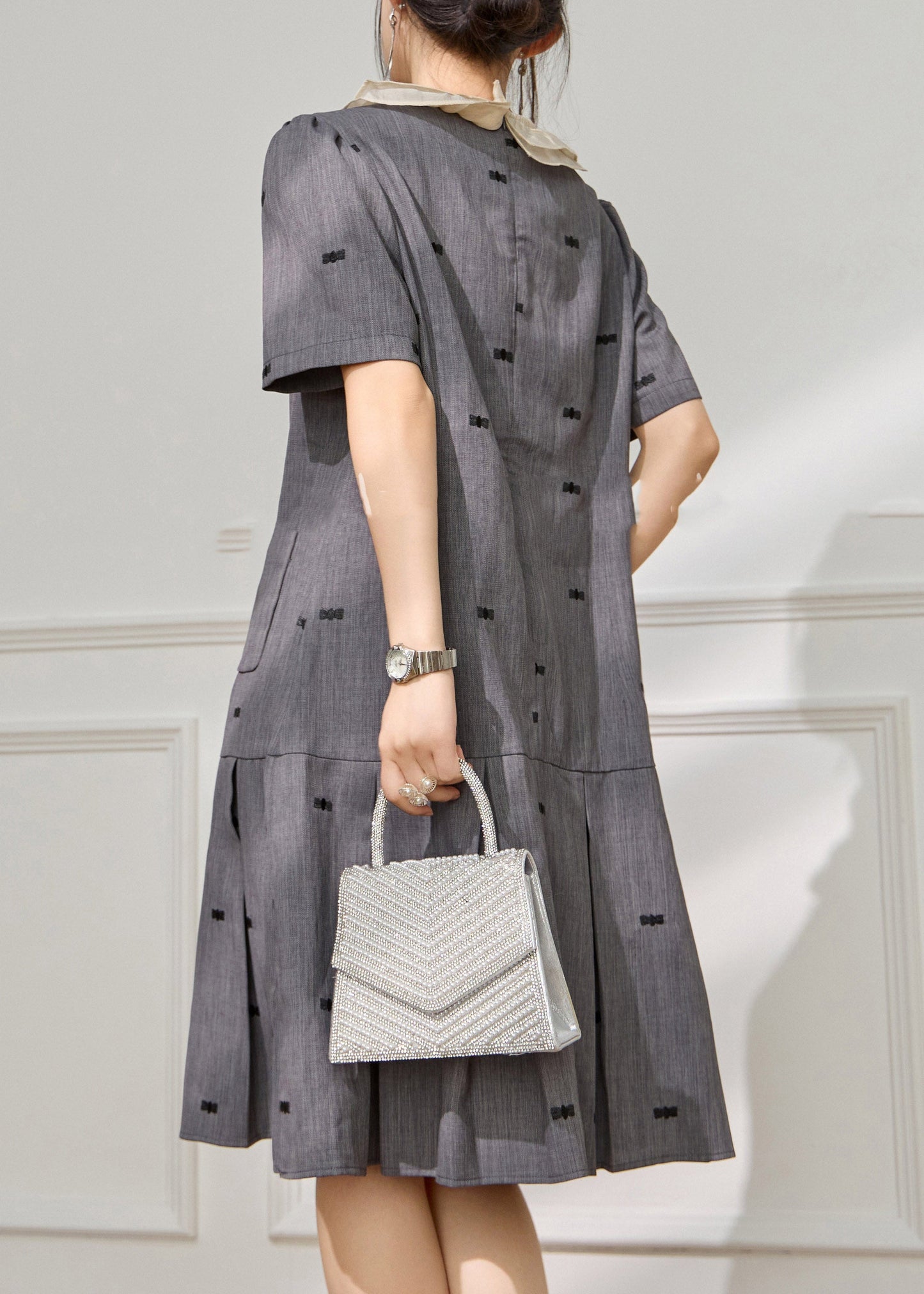 Effortlessly Elegant Dress with a Timeless Design