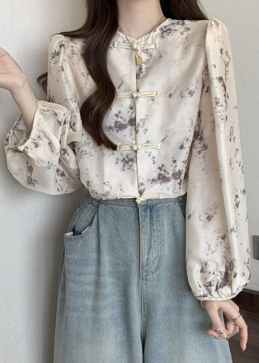 Well Tailored Blouse with a Graceful Silhouette
