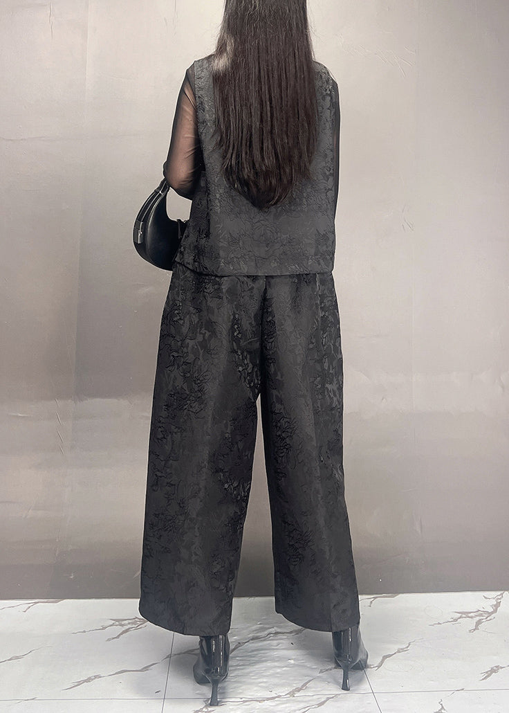 Well Tailored Pants with a Graceful Silhouette