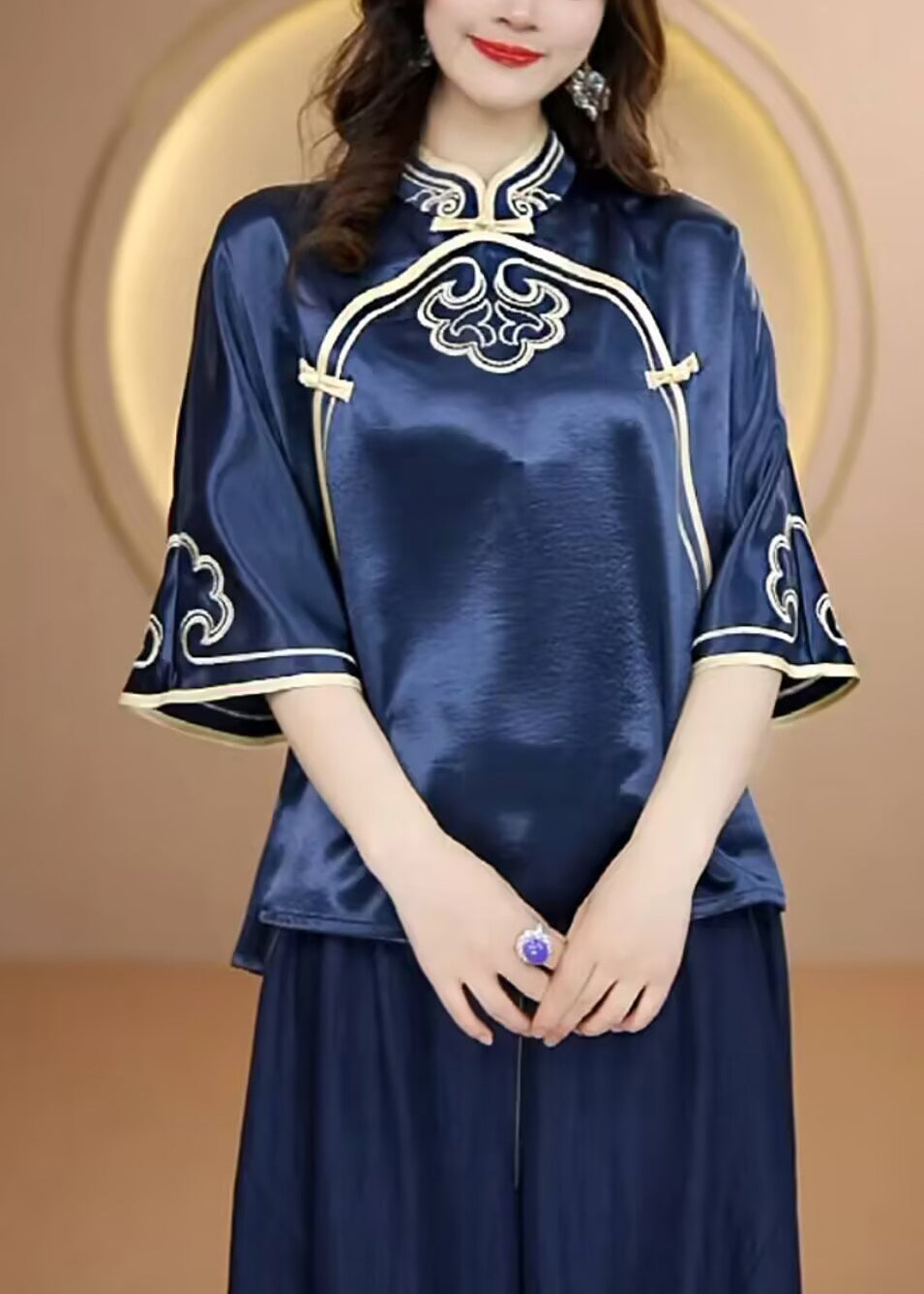 Effortlessly Elegant Top with a Timeless Design
