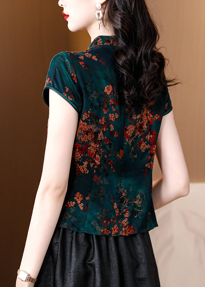Classic Vintage Shirt with a Flattering Fit