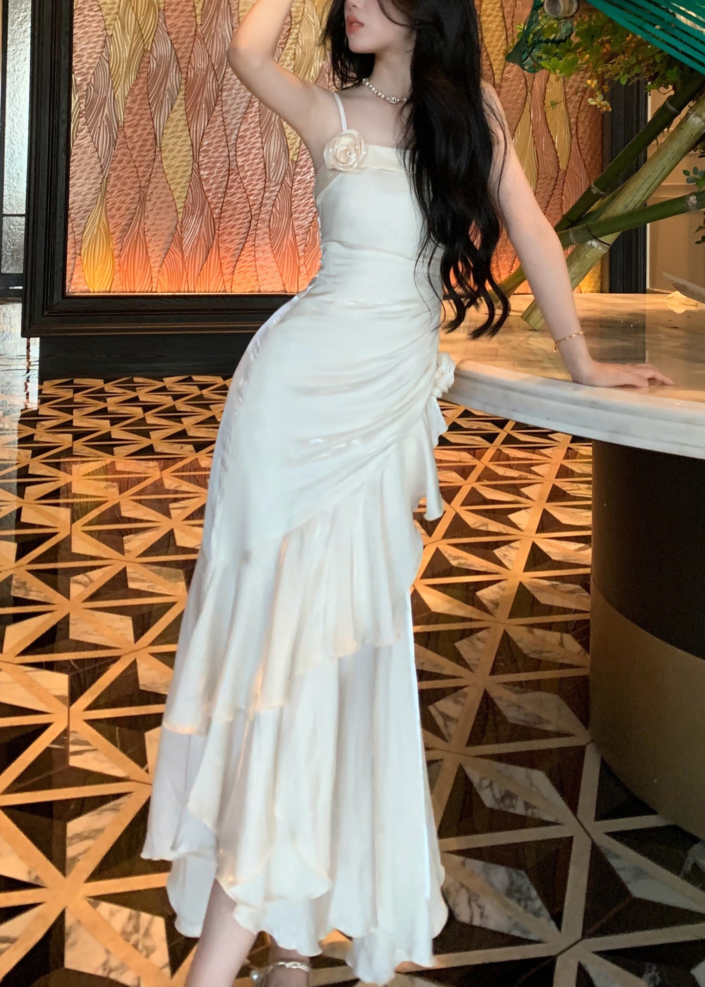 Well Tailored Dress with a Graceful Silhouette