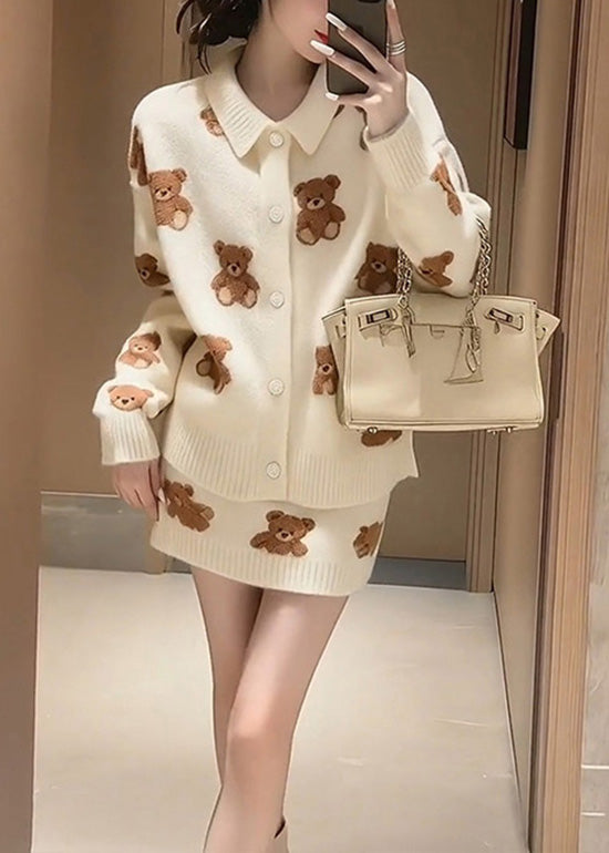 Classic Vintage Sweater with a Flattering Fit